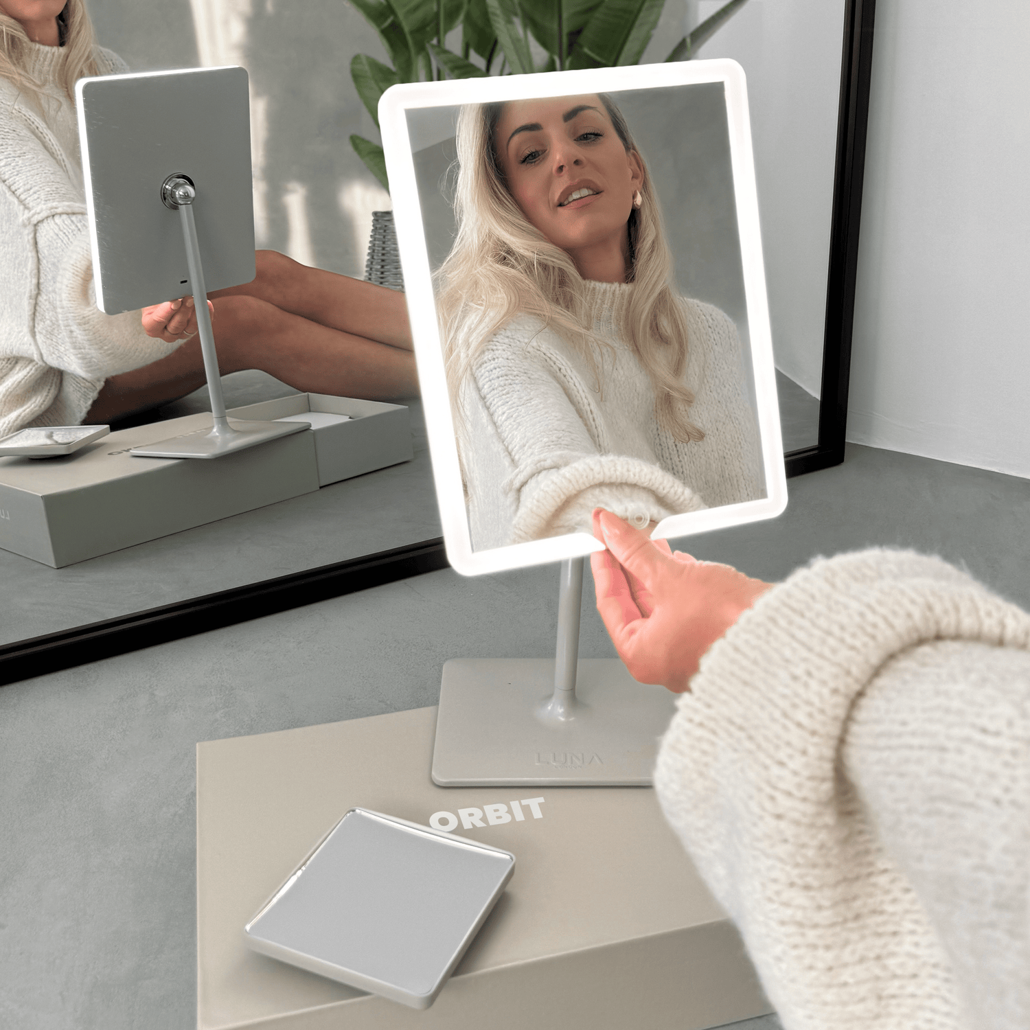 Best Mirror for Video Calls According to Beauty Influencers - LUNA London