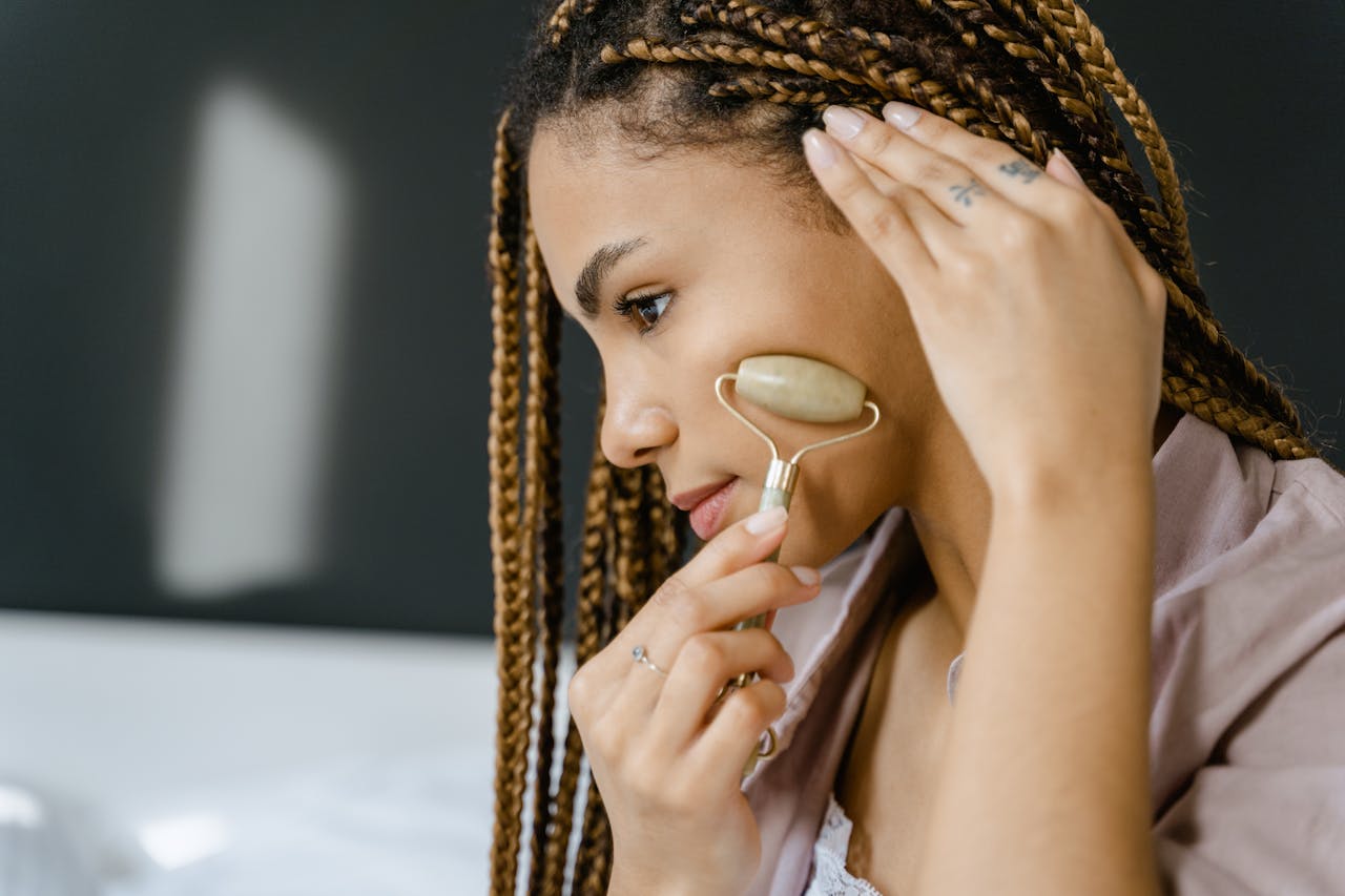 De-Puff and Energise: Morning Rituals with Your Light Up Mirror - LUNA London