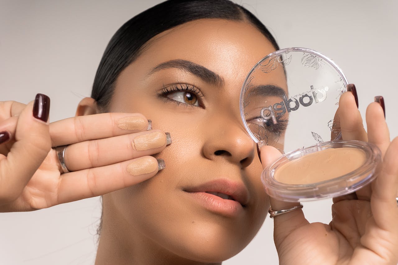 Foundation Breaking Up Around Your Nose? The Professional Fix That Uses Less Product - LUNA London