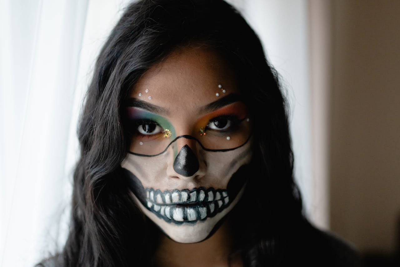 Halloween Makeup Lighting Tricks (That Pros Actually Use) - LUNA London