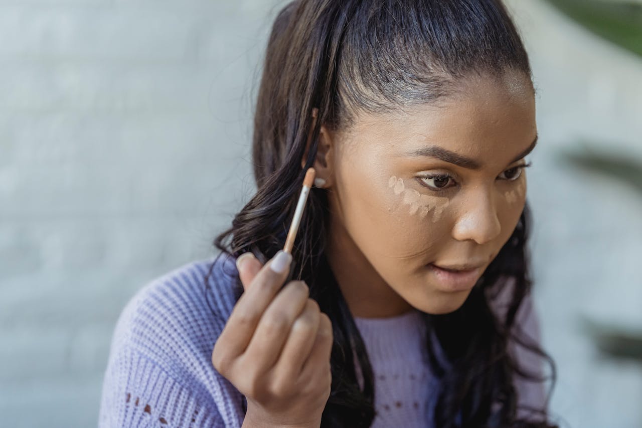 How to Apply Concealer Without Creasing - LUNA London
