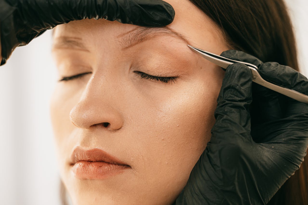 How to Pluck Stray Hairs Without Pain - LUNA London