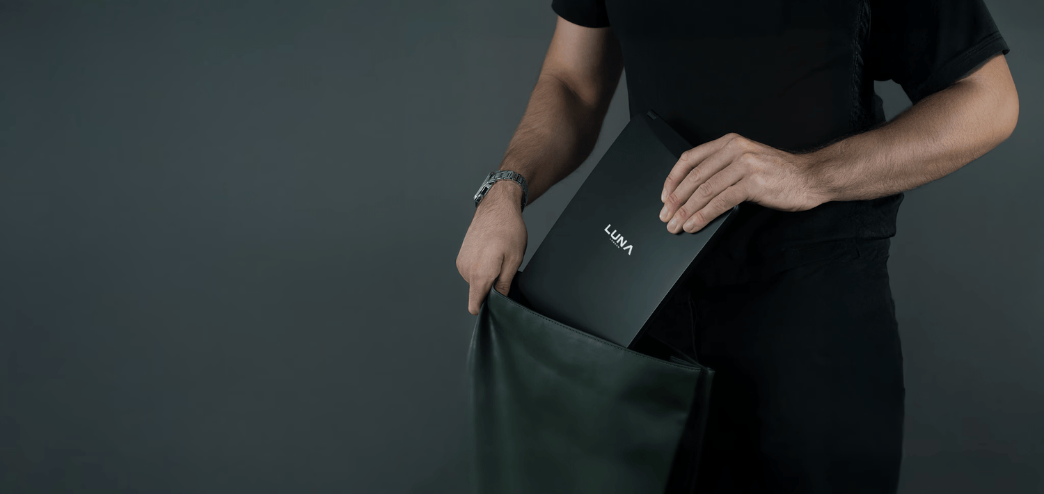 Jet-Set Ready: The Best Travel Makeup Mirrors for 2025 - LUNA London