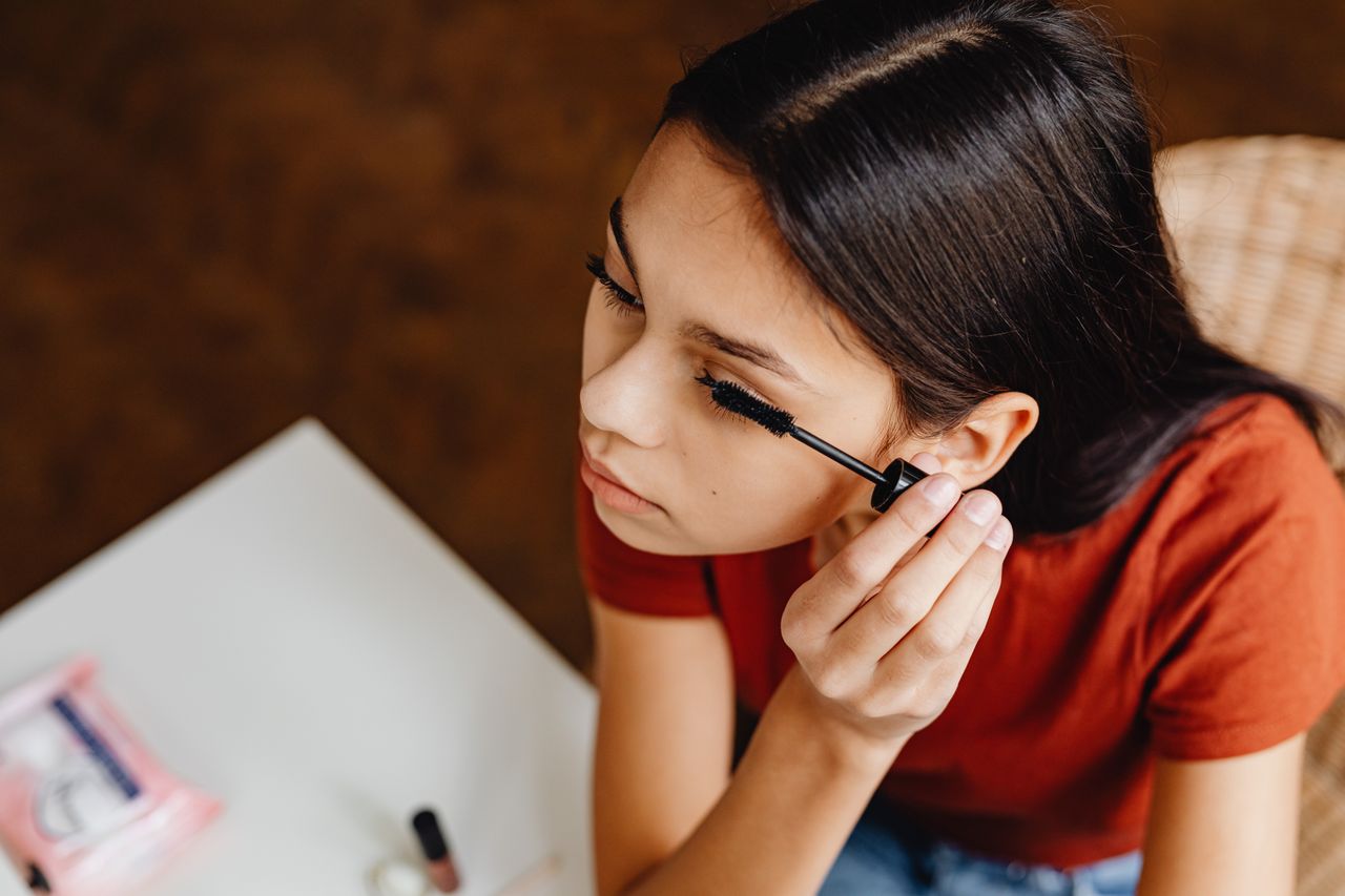 Mascara Mistakes Makeup Artists Spot in Bad Lighting - LUNA London