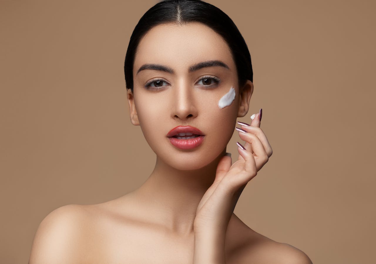 Minimalist Makeup: The 3-Product Routine for Busy Mornings - LUNA London