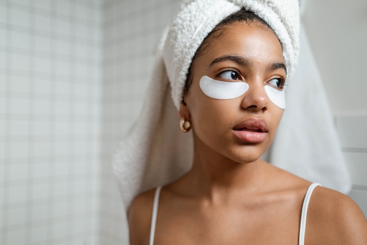 Say Goodbye to Eye Bags: How a Light Up Mirror Transforms Your Morning Routine - LUNA London