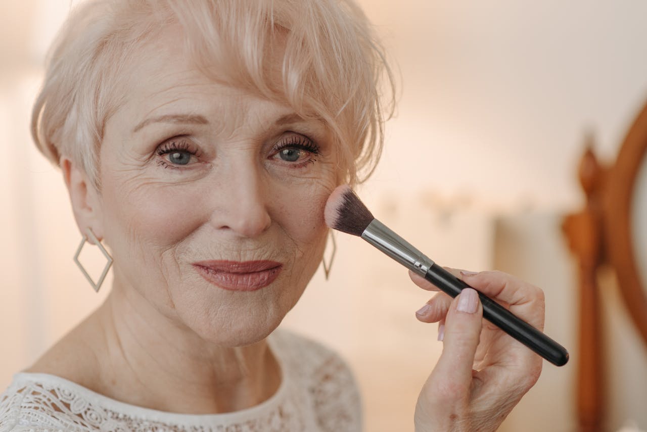The Aging Eye: How 7x Magnification Restores Confidence - LUNA London