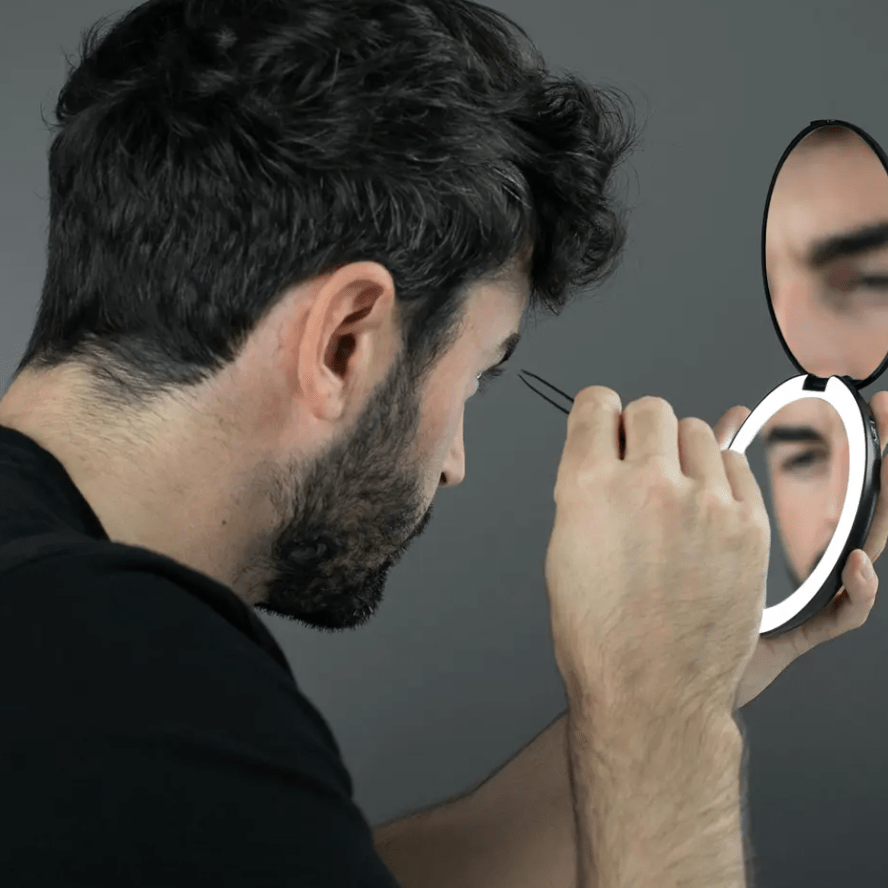 The Best Mirror for Eyebrow Tweezing, According to Beauty Experts - LUNA London