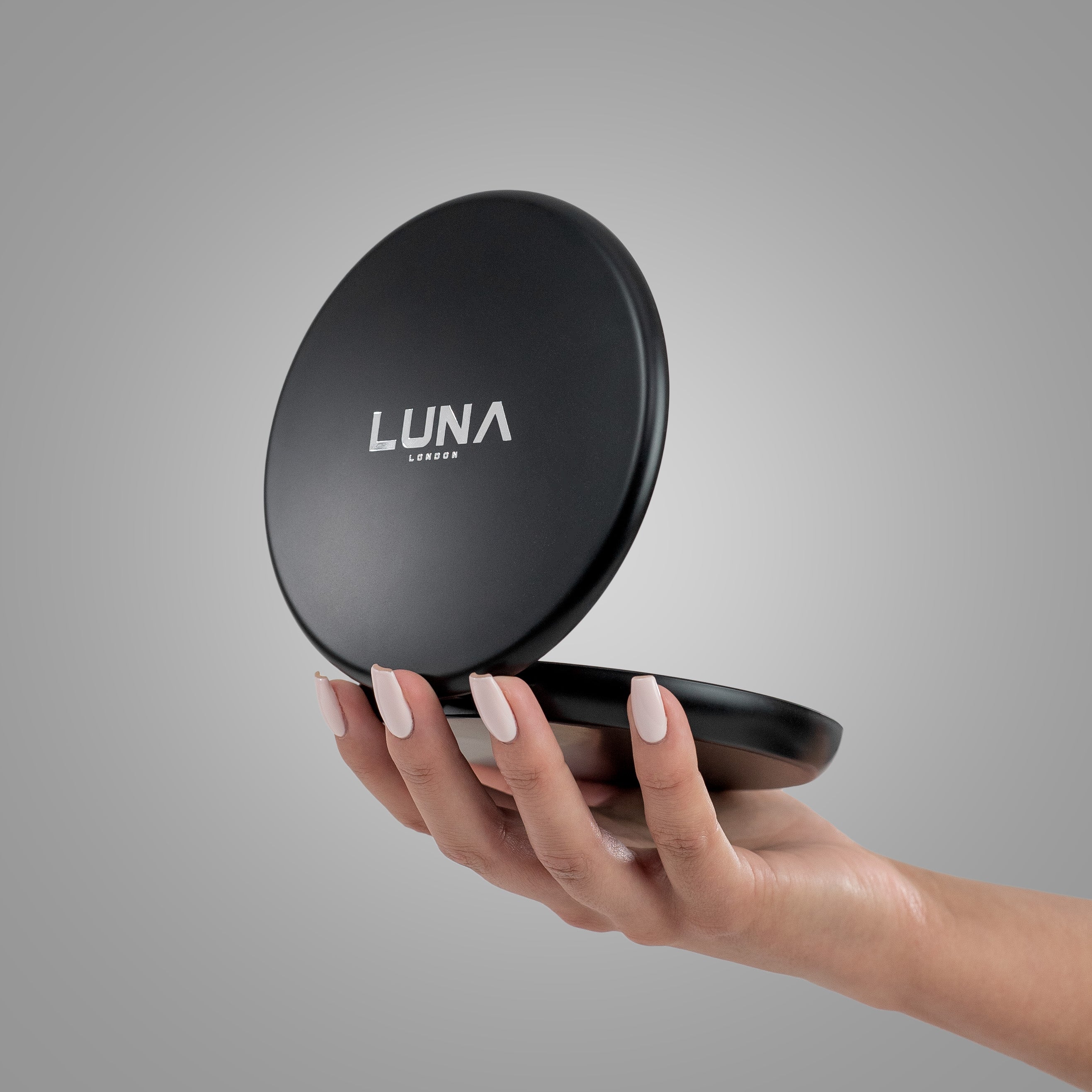 Travel Makeup Mirror Secrets: How to Look Flawless Anywhere - LUNA London