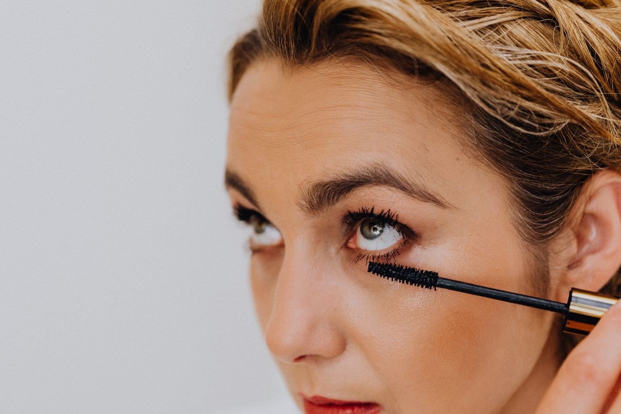 7 Mascara Mistakes That Get Worse When You Can’t See Close-Up - LUNA London