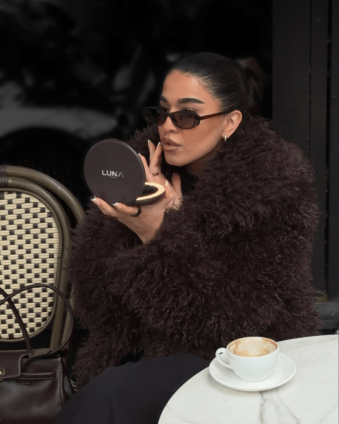 Best Handbag Mirror With Light: What’s Actually Worth Carrying? - LUNA London