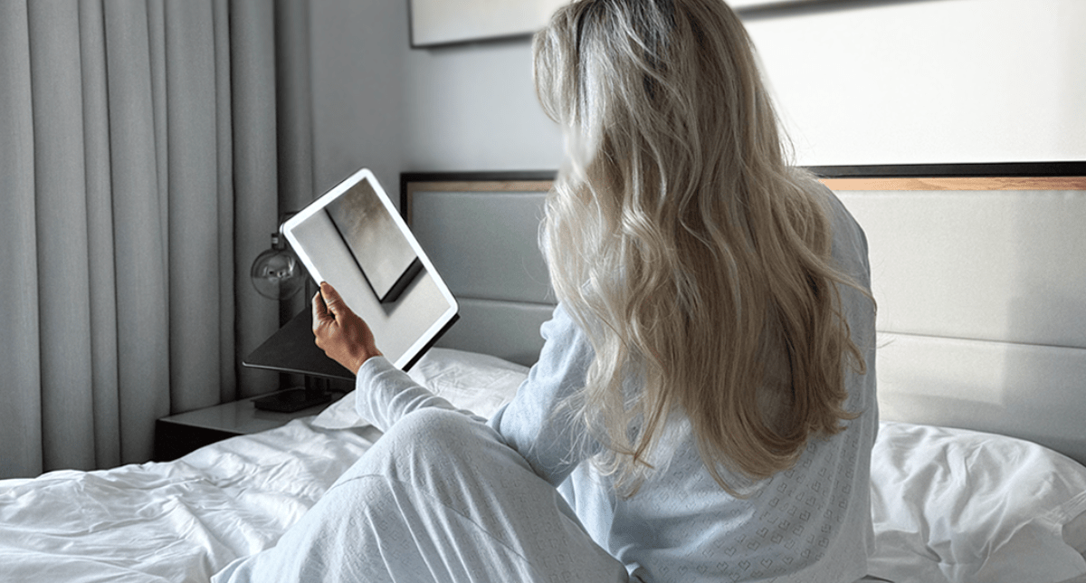 Best LED Mirror for Applying Skincare (Serums, Retinol, SPF) - LUNA London