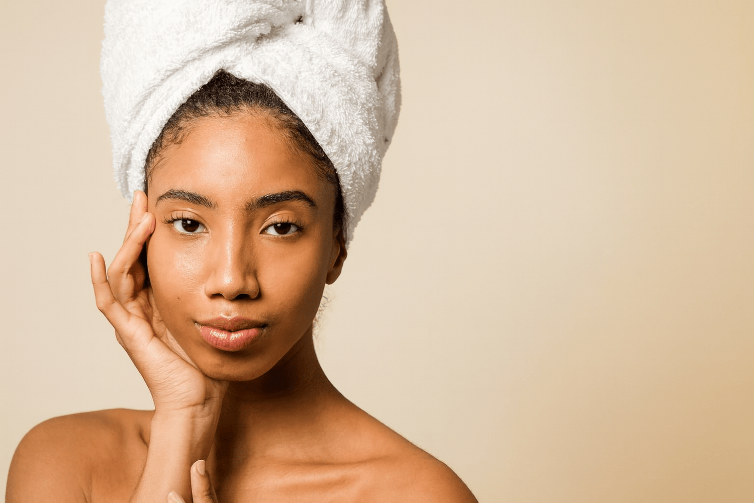 Facial Massage for Glowing Skin: A Routine with Your LED Mirror - LUNA London