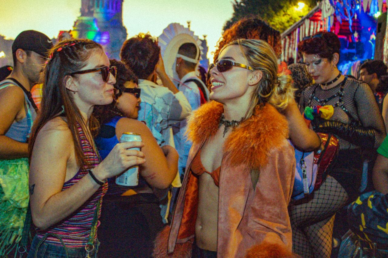 Festival Makeup Touch-Ups: What Pros Pack When Mirrors Are Terrible - LUNA London