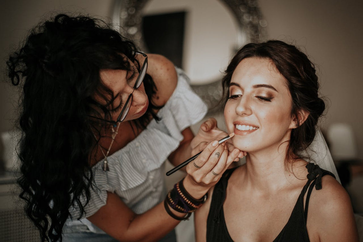 How to Stop Makeup Looking Cakey | Prep, Light and Powder Placement