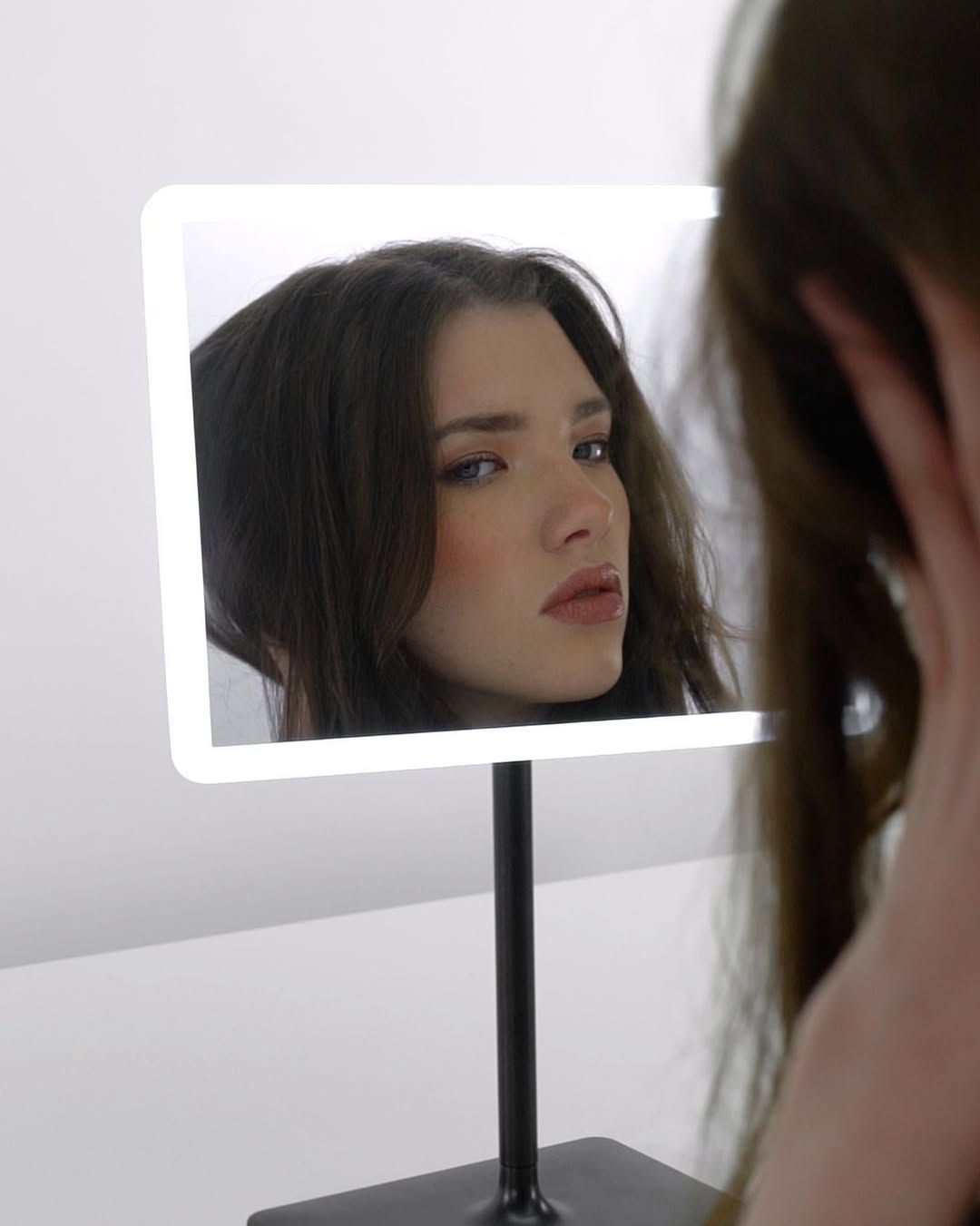 Light Up Mirrors for Makeup: What Actually Matters Before You Buy - LUNA London