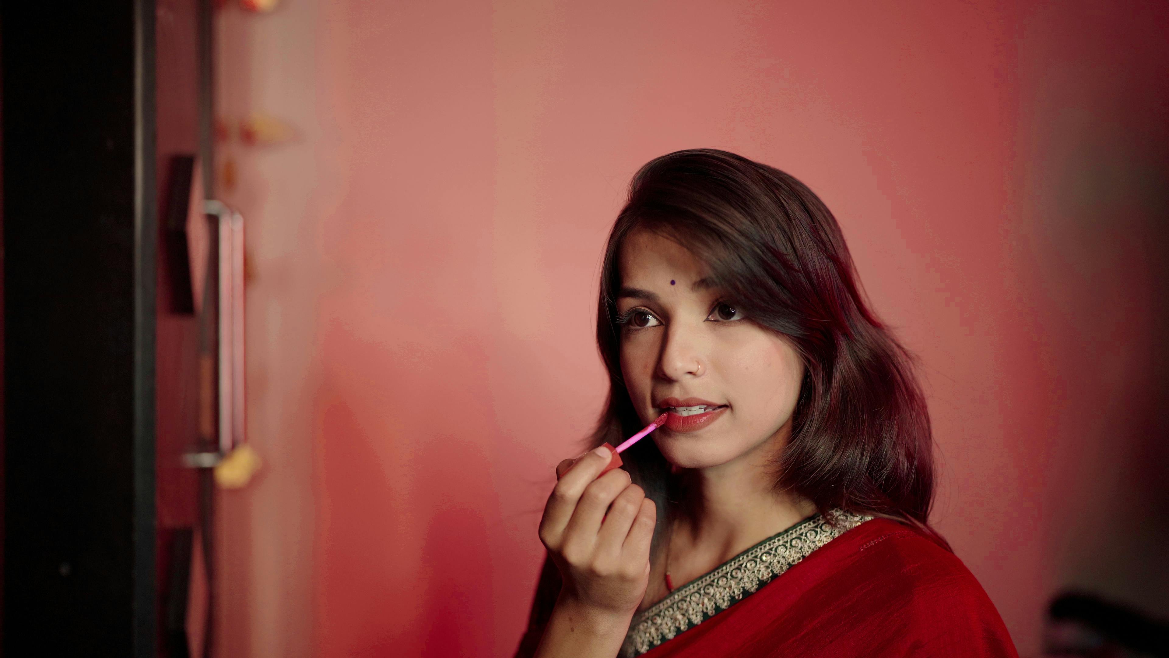 Lipstick on Dry Lips? The 3-Minute Celebrity Makeup Artist Fix - LUNA London