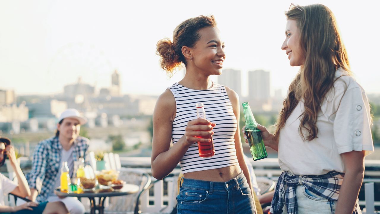 Long-Day Beauty Reset: What Actually Works From Summer Events to Evening Drinks - LUNA London