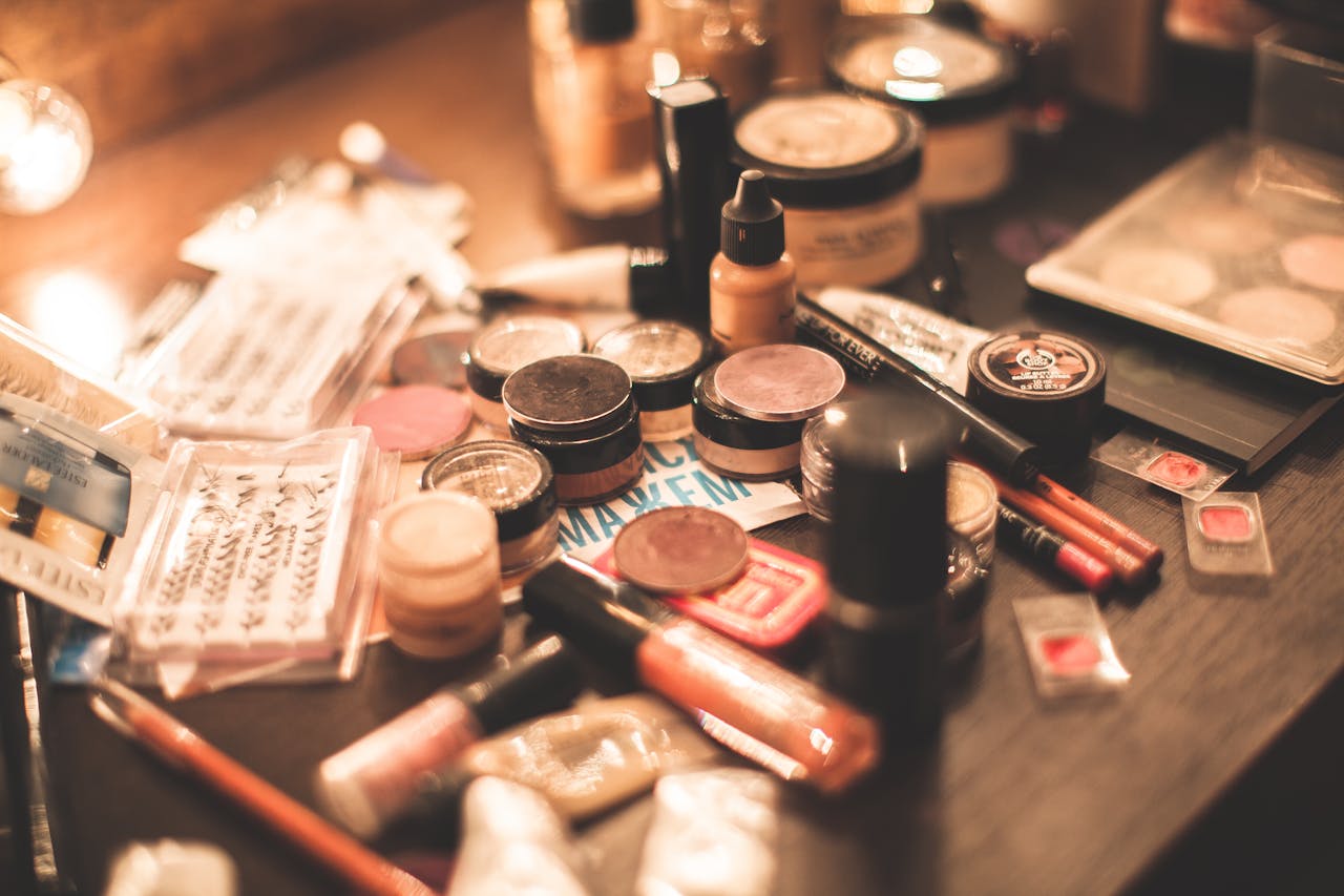 Makeup Bag Declutter: What Beauty Professionals Toss First - LUNA London
