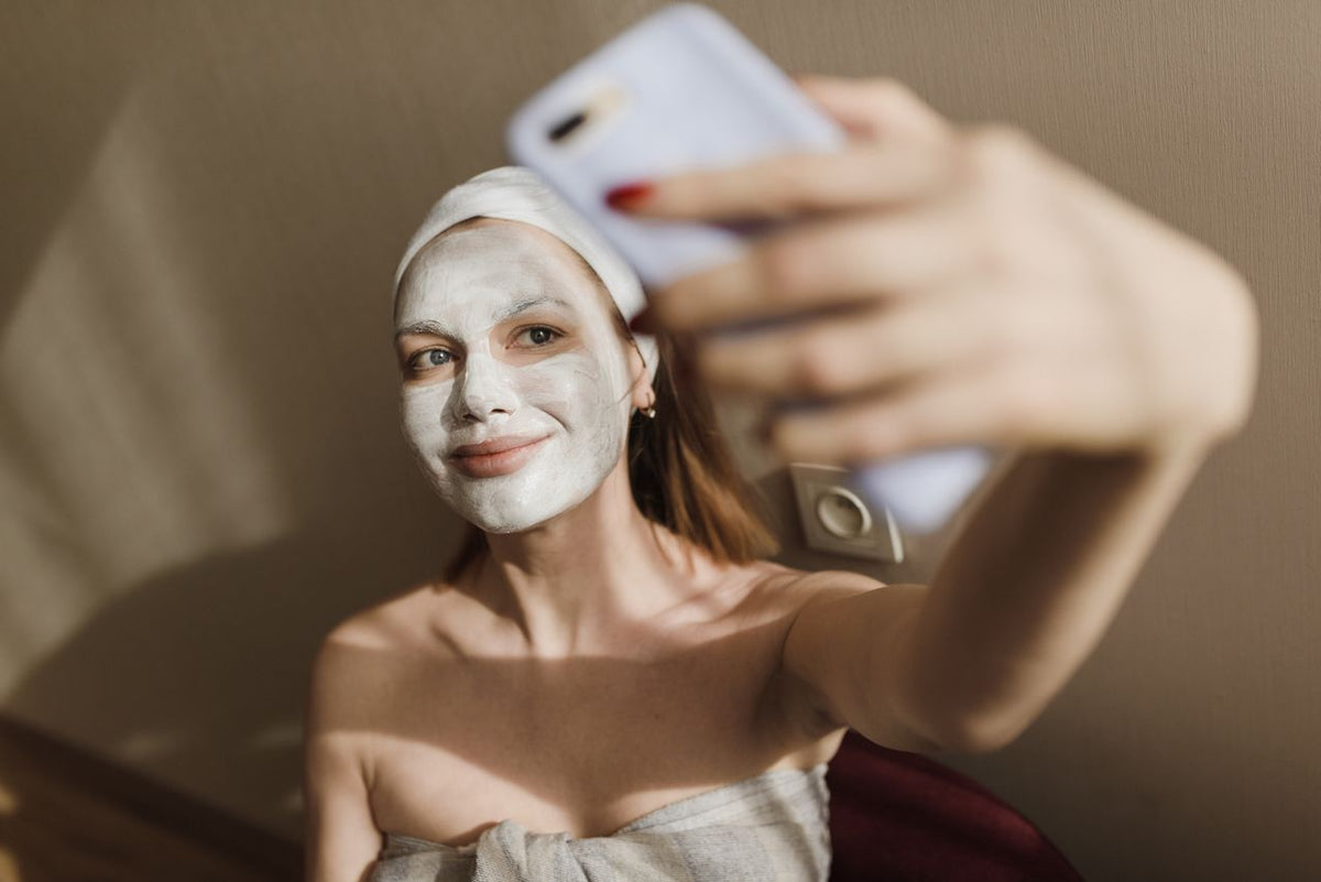 Mirror vs Camera Face: Which One Actually Shows the Real You? - LUNA London