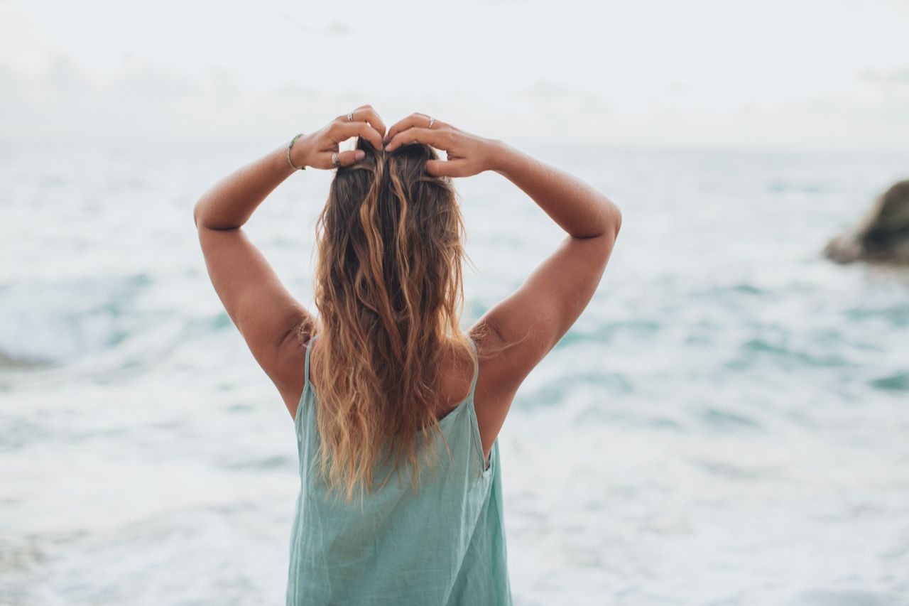 Post-Holiday Hair Recovery: How Stylists Fix Dryness, Knots and Chlorine Build-Up - LUNA London