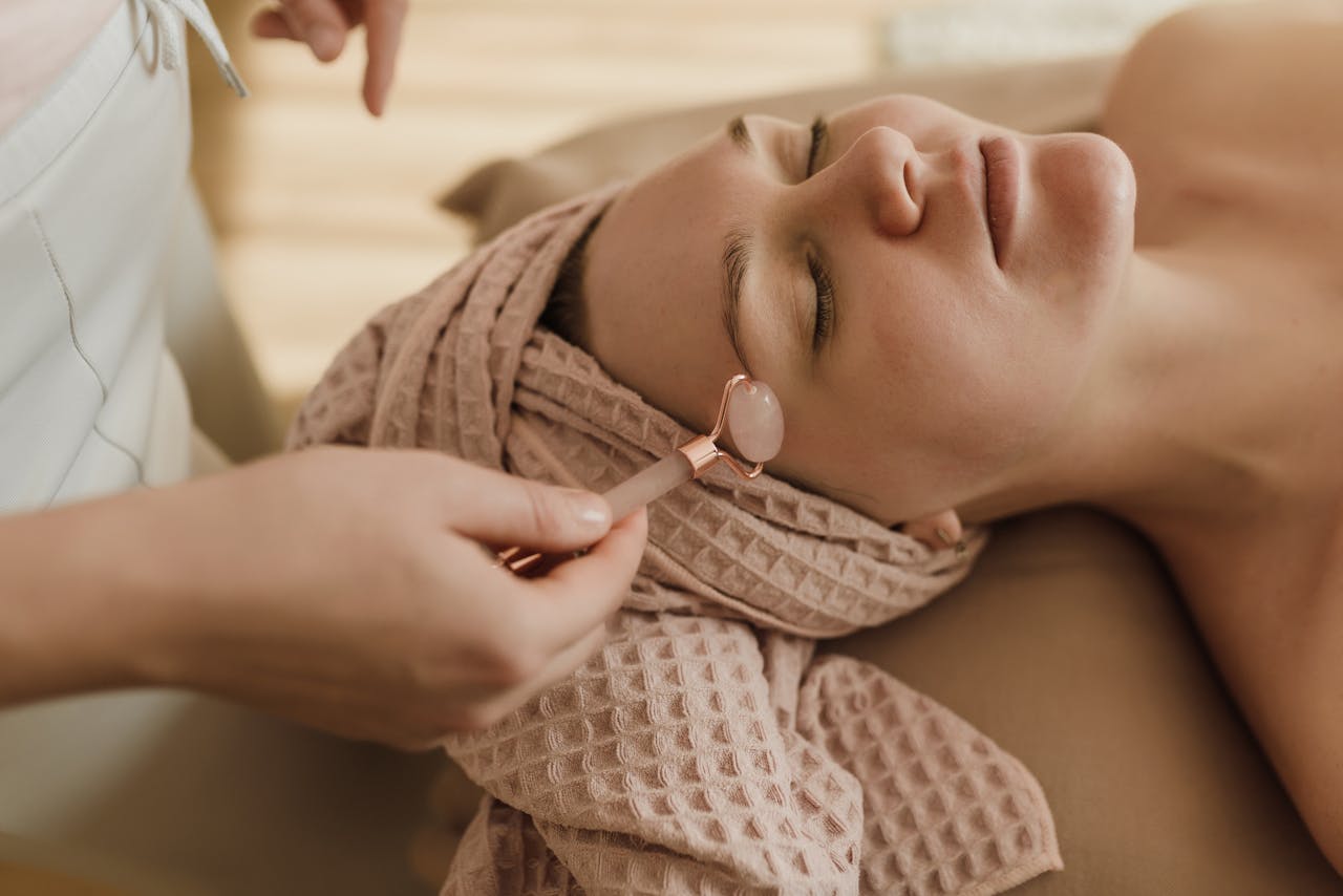 Self-Love Saturday: The 10-Minute Facial Massage Ritual - LUNA London