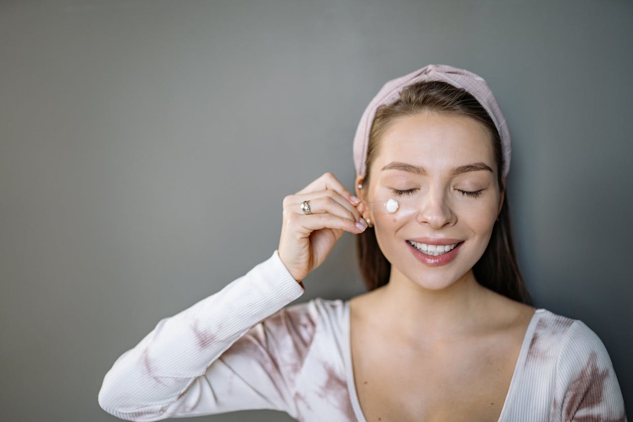 The Best 5 Minute Makeup Routine for Tired Eyes: What Actually Helps Fast - LUNA London
