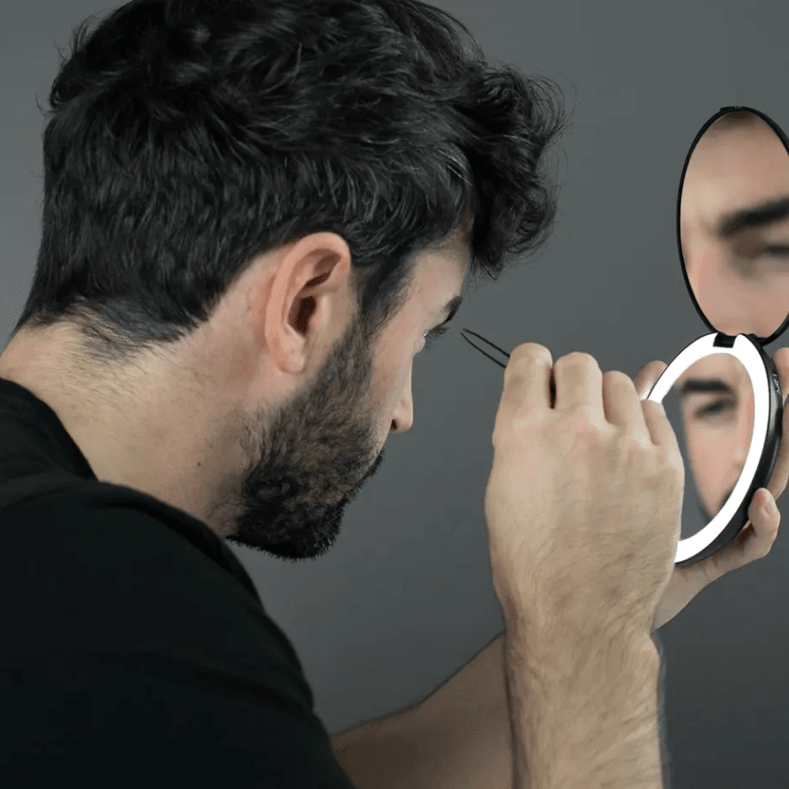 The Best Mirror for Eyebrow Tweezing According to Grooming Experts - LUNA London