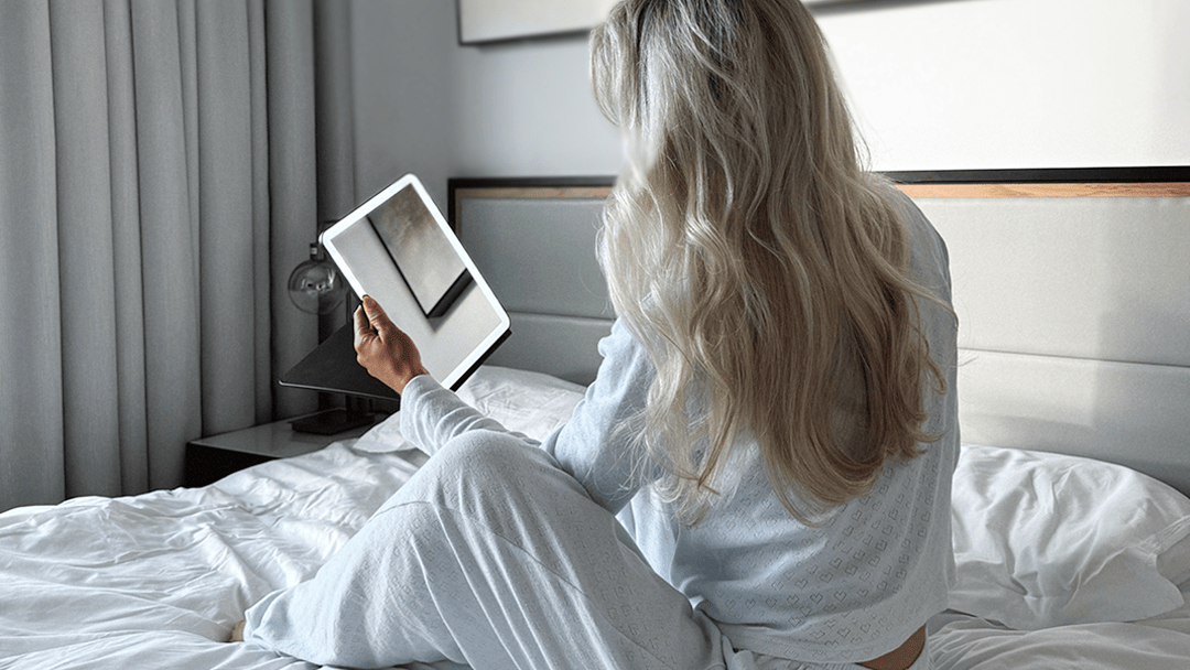 Travel Gifts for Her: ECLIPSE or COMPACT 2.0? How to Choose the Right Light-Up Travel Mirror - LUNA London