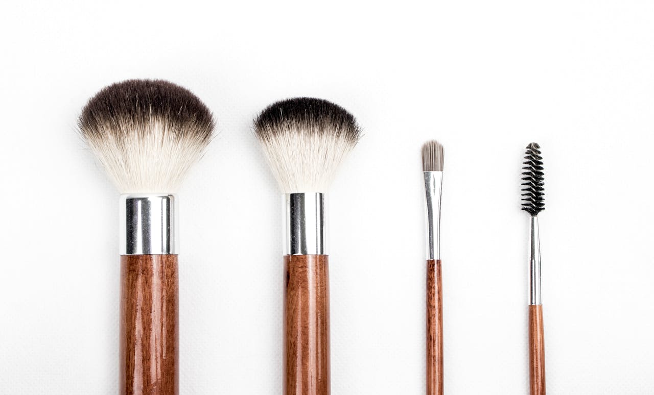 When to Replace Makeup, Brushes and Sponges: The Easy Rule-of-Thumb Guide - LUNA London