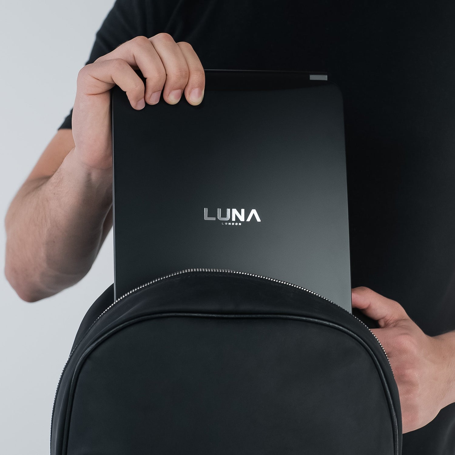 Why Every Traveller Needs a Portable Light Mirror in 2025 - LUNA London