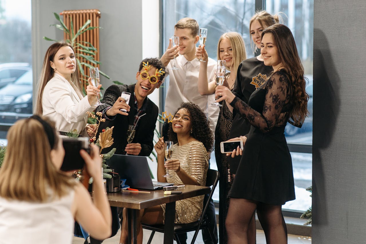 Work Makeup Routine: How Makeup Artists Make a Day Look Last Into Evening - LUNA London